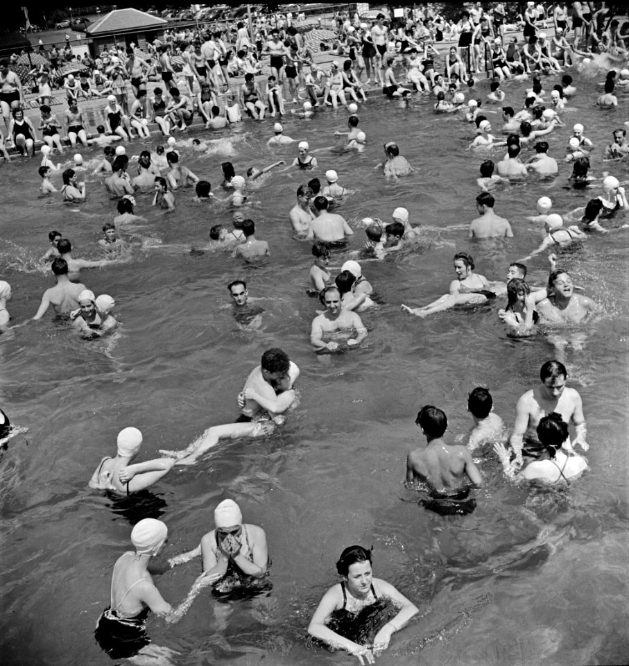 The Crowd: Sunday swimmers at the municipal swimming pool. Washington, D.C. June 1942.