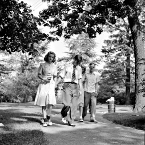 Beau Stroll: High school students strolling through the zoological park. Detroit, Michigan, July 1942.