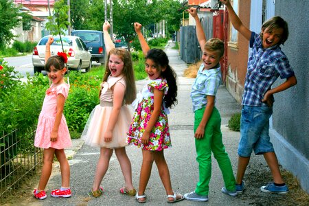 Kids the gang play