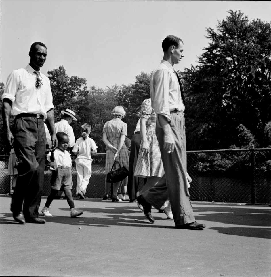 Spectators at zoological park. Detroit, Michigan, July 1942