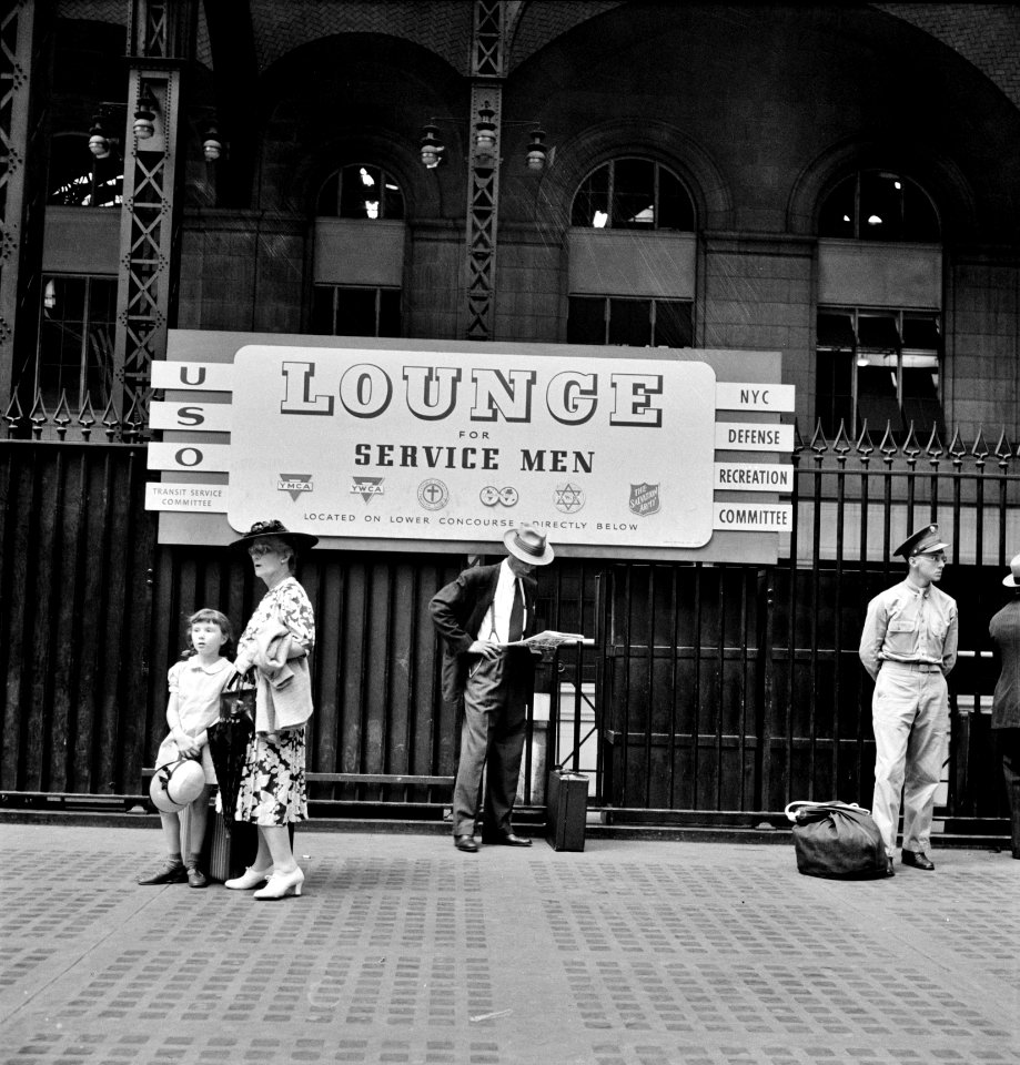 Waiting for trains at the Pennsylvania railroad station, New York. August 1942.