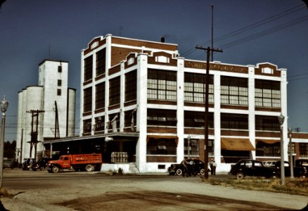 Farmer Brown Moderne: Milk and butter fat receiving depot and creamery. Caldwell, Idaho, July 1941.