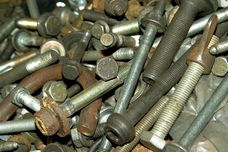 Steel fixing screw