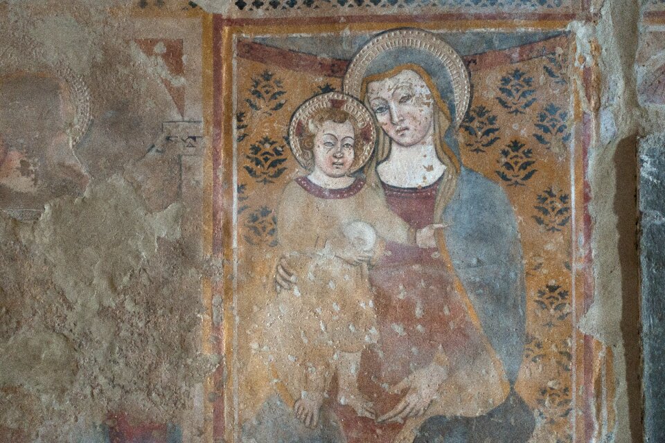 Al fresco mural madonna with child