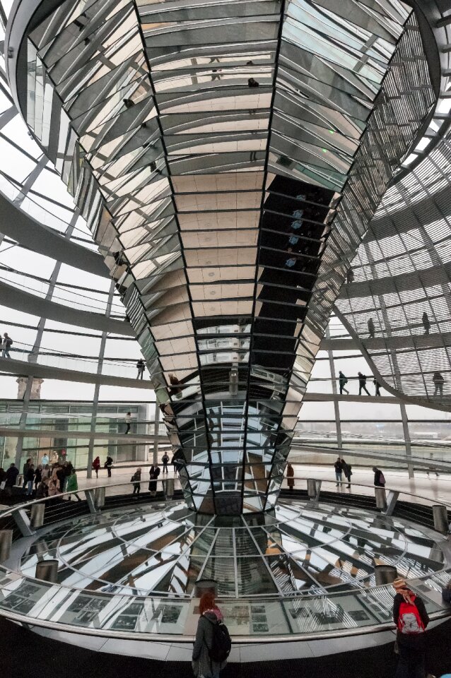 Berlin mirrors art