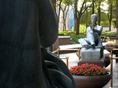 Statue Faceoff
