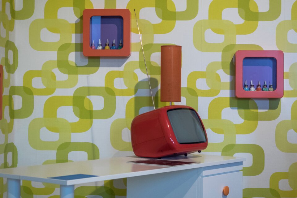 Wallpaper retro form