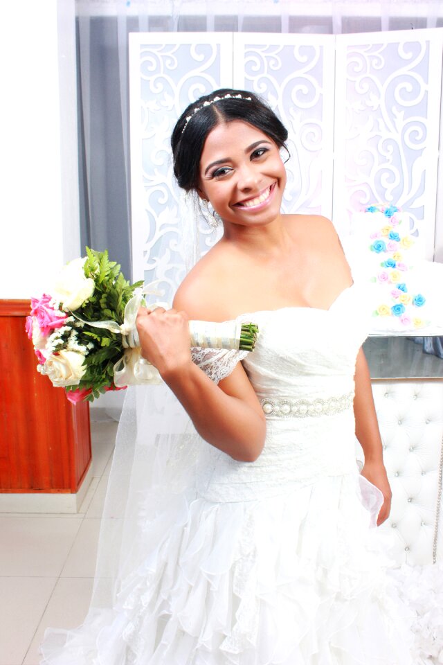 Bride marry bouquet of flowers