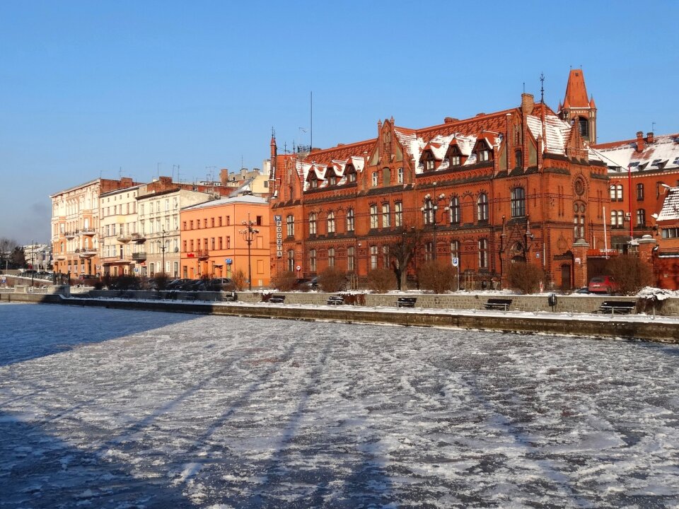 River winter architecture