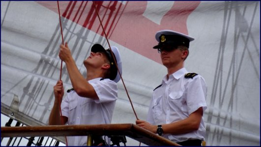 dar mlodziezy - flag raising by Polish naval officers