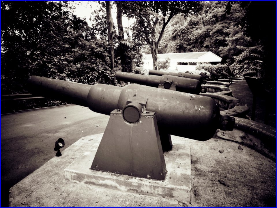 17Jan2018 - guns and motar launchers, exhibits at Fort Siloso museum