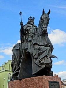 King sculpture statue