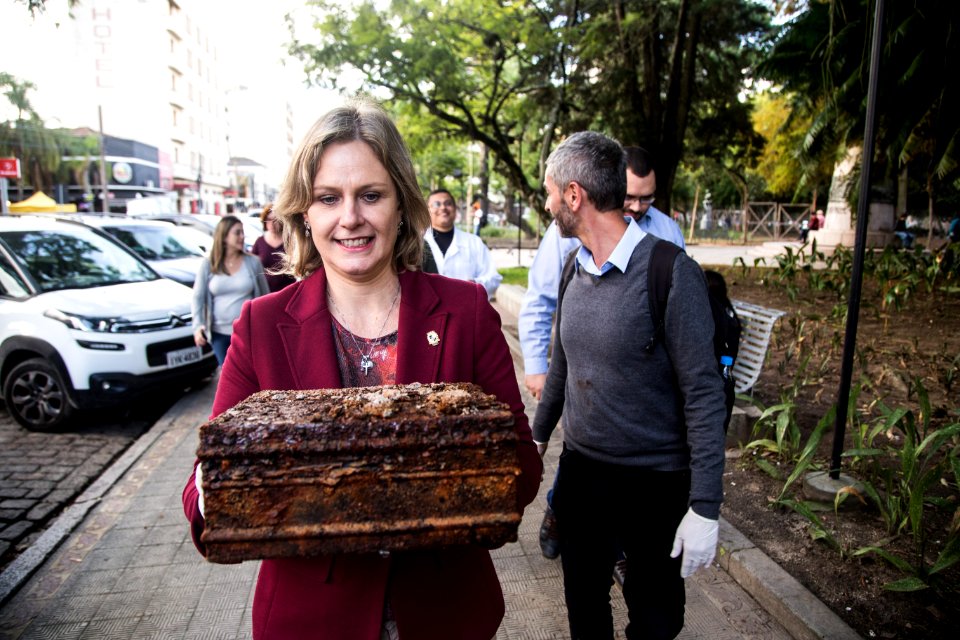 07.05.2019 - Prefeitura encontra caixa enterrada no monumento que homenageia Yolanda Pereira, a primeira brasileira a conquistar o título de Miss Universo, em 1930 - Foto: Gustavo Vara