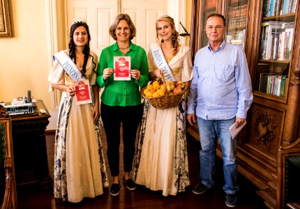 28.11.2019 - Prefeita Paula Mascarenhas recebe convite para a abertura da Colheita do Pêssego - Foto Michel Corvello