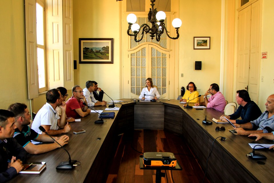 17.04.2018 - Prefeita Paula Mascarenhas durante reunião com taxistas - Foto: Gustavo Vara