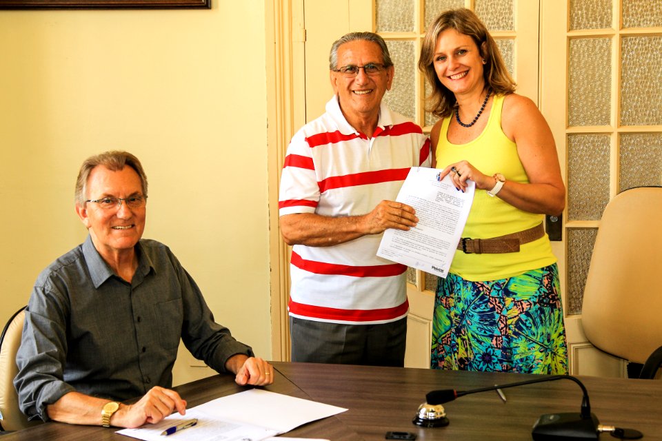 24.04.2018 - Prefeita Paula Mascarenhas e o vice Idemar Barz assinam termo de cooperação de saúde, com APAE e Cerenepe - Foto: Gustavo Vara