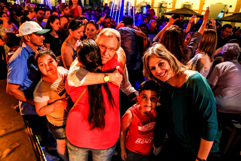 10.12.2017 - Prefeita Paula Mascarenhas e vice Idemar Barz na chegada do Papai Noel e entrega da chave da cidade