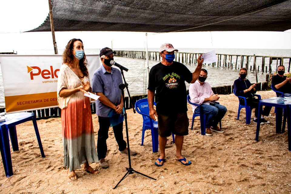 01.02.2021 - Prefeito em exercício, Idemar Barz prestigia abertura da Safra do Camarão na Colônia de Pescadores Z3 - Foto Michel Corvello
