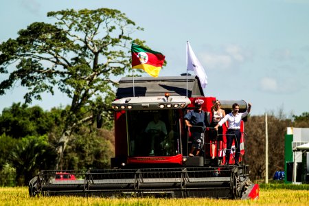 22.02.2019 - Prefeita Paula Mascarenhas e o Governador do Rio Grande do Sul, Eduardo Leite realizam a abertura oficial da 29ª Colheita do Arroz - Foto: Gustavo Vara