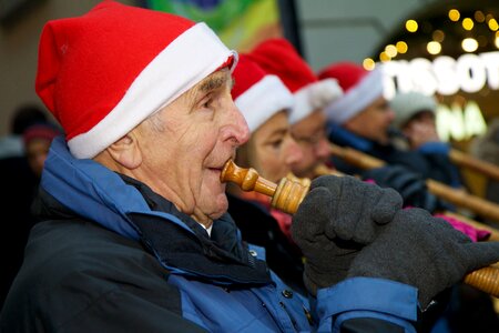 Cap alphorn play