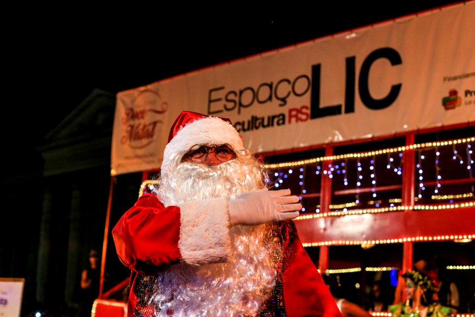 10.12.2017 - Prefeita Paula Mascarenhas e vice Idemar Barz na chegada do Papai Noel e entrega da chave da cidade