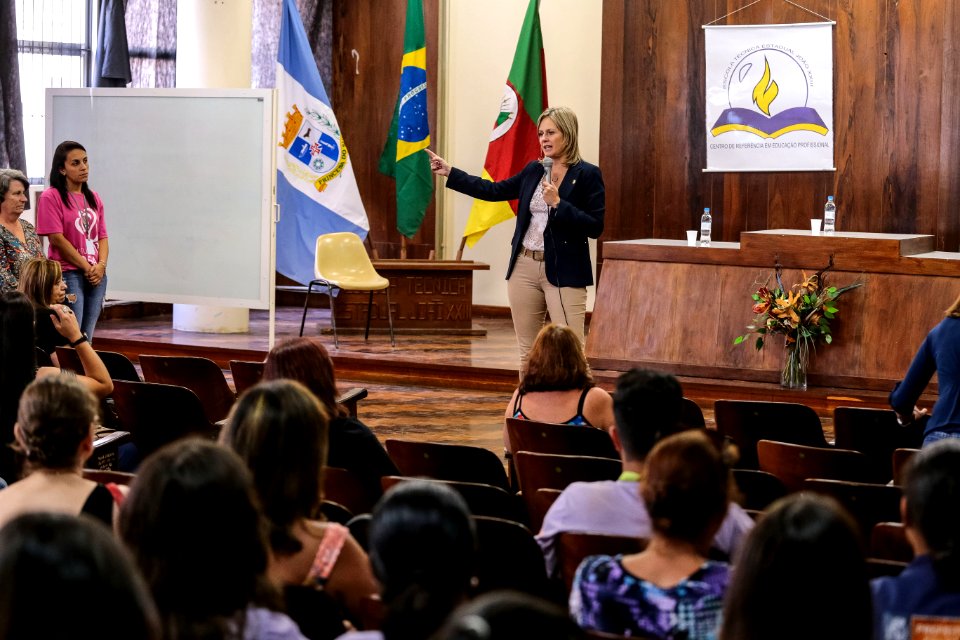 08.03.2018 SMED Palestra Dia da Mulher Fotos Gustavo Mansur