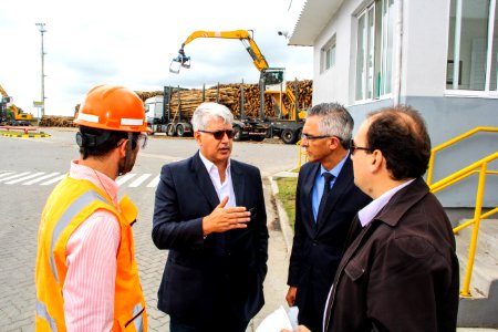 04.12.2017 - Prefeito em exercício Luiz Henrique Viana visita o Porto de Pelotas