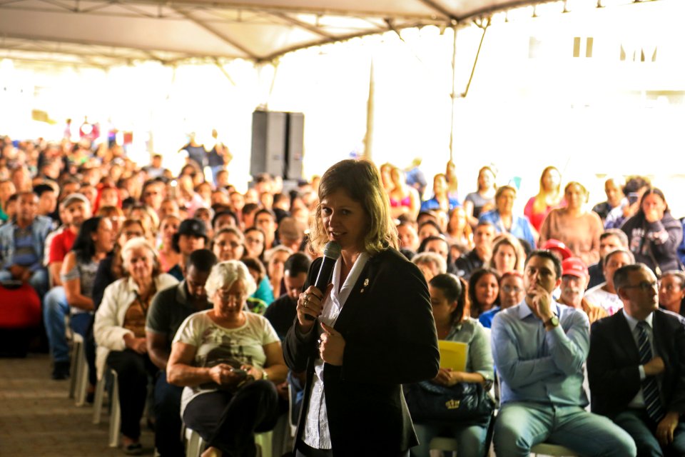 20.12.2017 - Prefeita Paula Mascarenhas e vice Idemar Barz na entrega dos residenciais Roraima e Amazonas