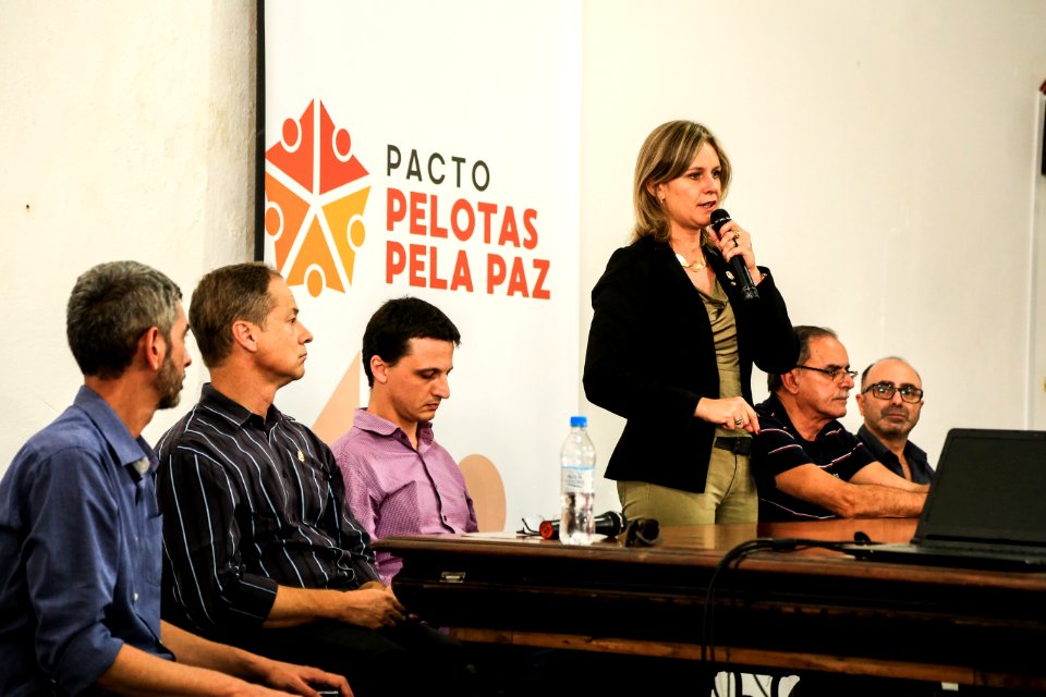 04.04.2018 - Prefeita Paula Mascarenhas durante o lançamento dos novos comitês territoriais do Cada Jovem Conta no auditório da SMED- Foto: Gustavo Vara