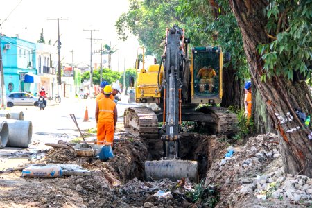 22.01.2018 - Obras de drenagem na avenida Domingos de Almeida