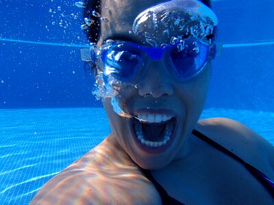 Under water pool cry