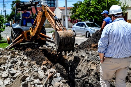 05.01.2018 - Troca de rede de abastecimento de água do Sanep na rua Xavier Ferreira no Porto
