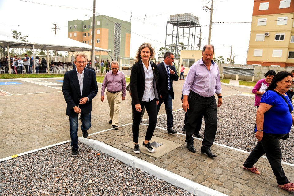 20.12.2017 - Prefeita Paula Mascarenhas e vice Idemar Barz na entrega dos residenciais Roraima e Amazonas