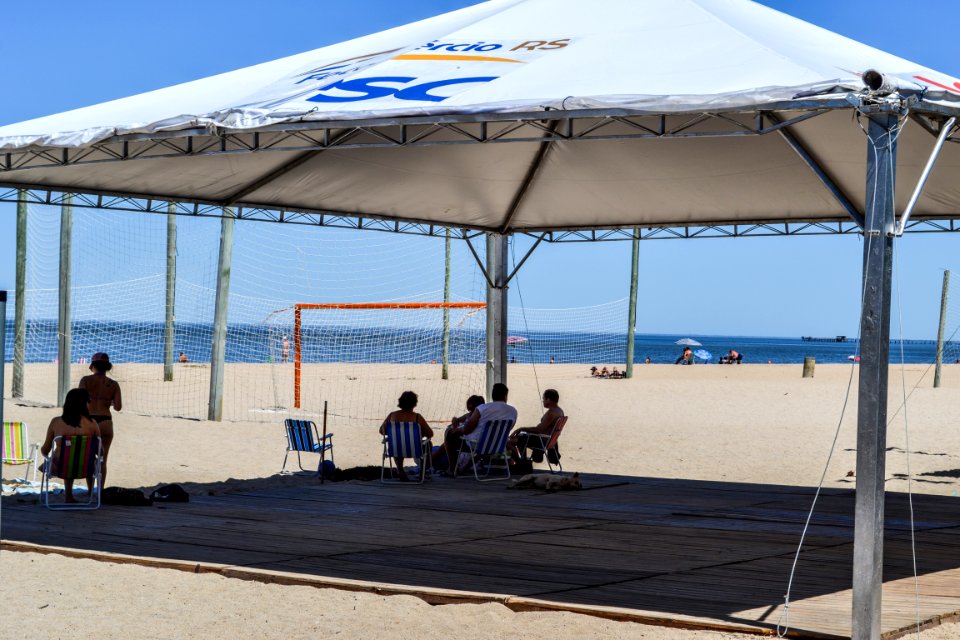04.01.2018 - Atividades de verão na praia do Laranjal