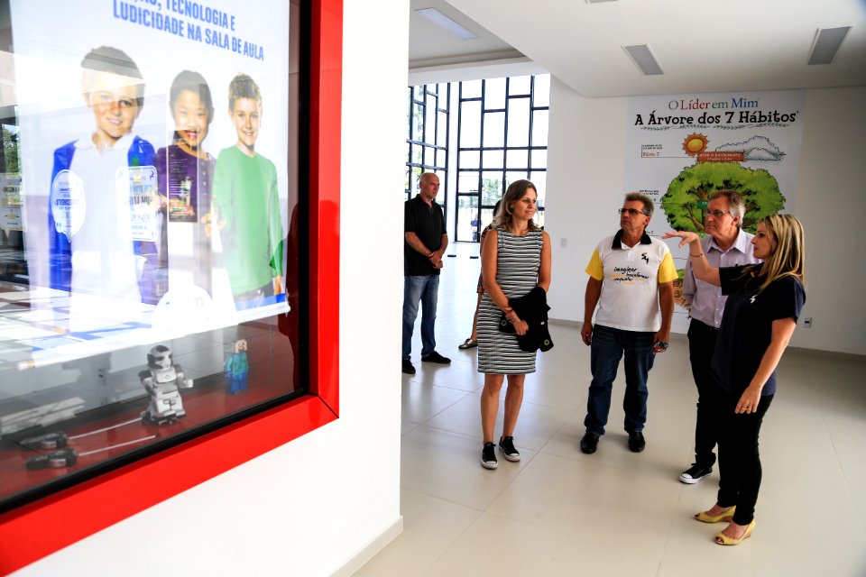 22.02.2018 - Prefeita Paula Mascarenhas e o vice Idemar Barz durante visita à Escola Santa Mônica - Foto: Gustavo Vara