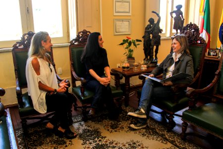 01.11.2017 - Prefeita Paula Mascarenhas recebe visita das arquitetas do Anuário de Arquitetura