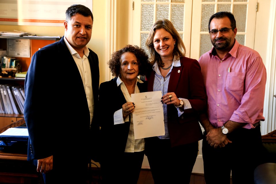 29.05.2018 - Prefeita Paula Mascarenhas assina a lei 2143/18 que declara de utilidade pública municipal o Lar Espírita Assistencial Irmão Fabiano de Cristo - Foto: Gustavo Vara