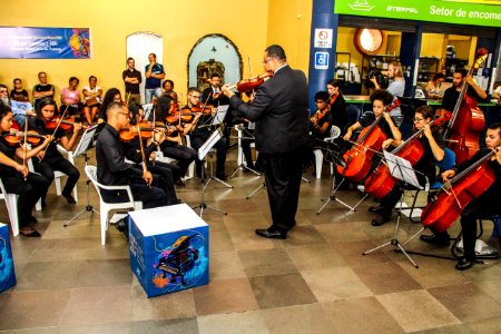 18.01.2018 - Orquestra de Câmara do Sesc/MG se apresenta na Rodoviária de Pelotas