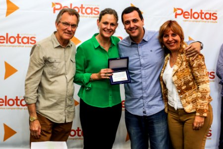 21.12.2017 - Prefeita Paula Mascarenhas e vice Idemar Barz no café da manhã com servidores