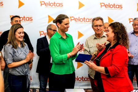 21.12.2017 - Prefeita Paula Mascarenhas e vice Idemar Barz no café da manhã com servidores