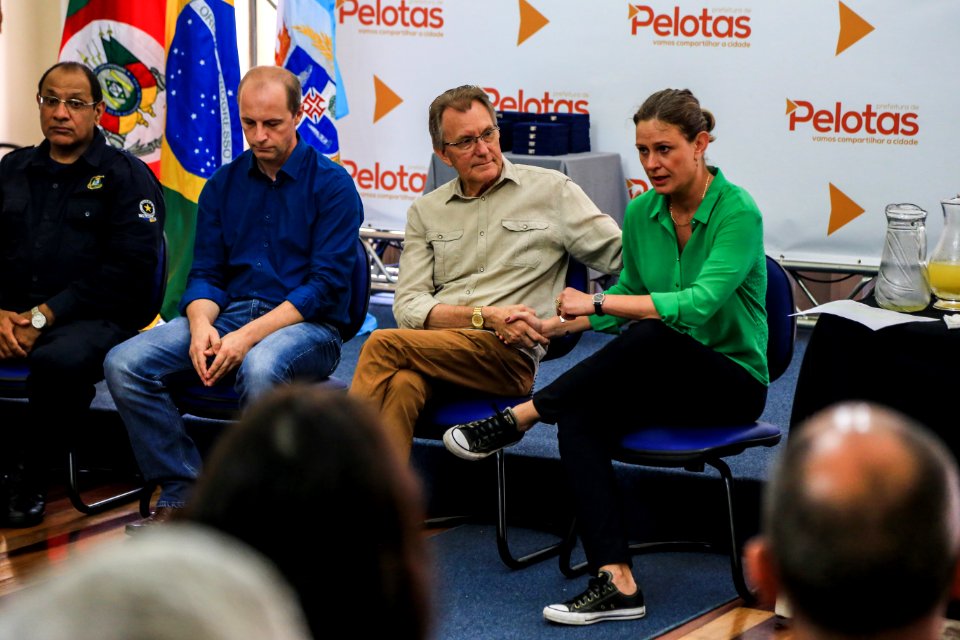 21.12.2017 - Prefeita Paula Mascarenhas e vice Idemar Barz no café da manhã com servidores