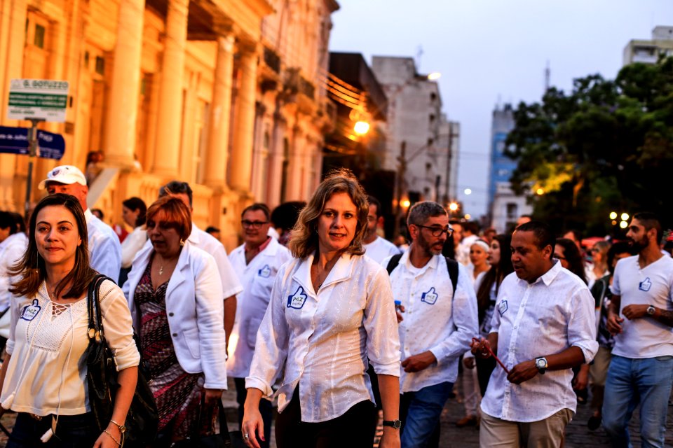 20.12.2017 - Prefeita Paula Mascarenhas e vice Idemar Barz na Noite da Paz - Caminhada Aliança Pelotas