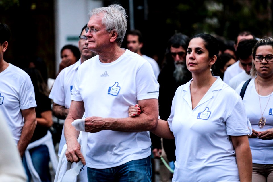 20.12.2017 - Prefeita Paula Mascarenhas e vice Idemar Barz na Noite da Paz - Caminhada Aliança Pelotas