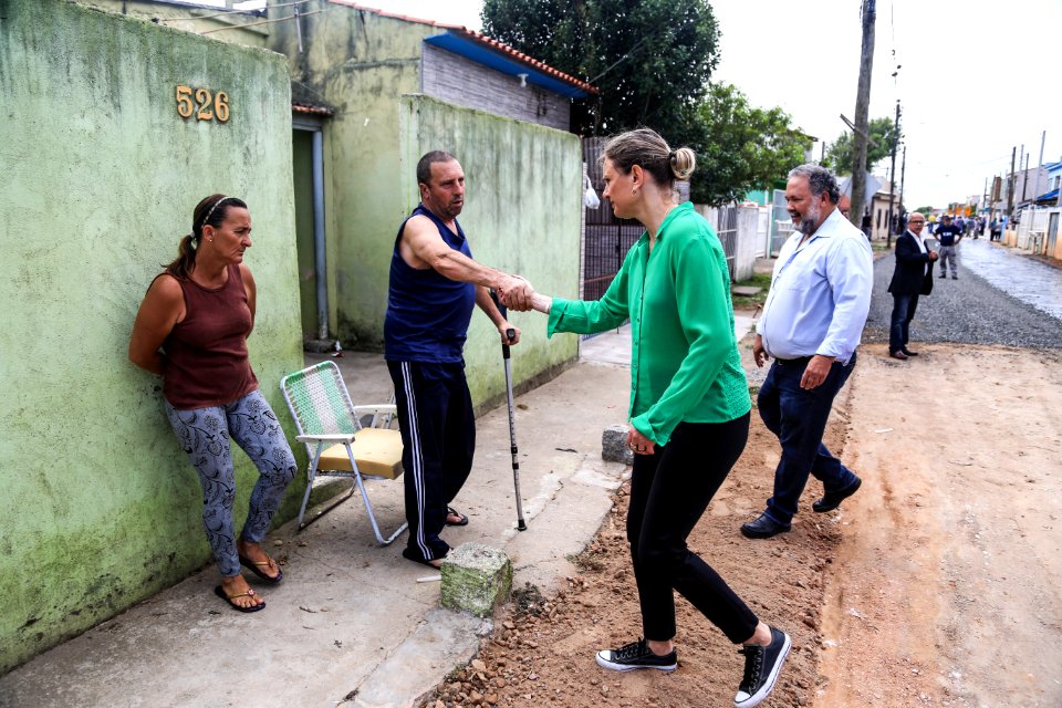 21.12.2017 - Prefeita Paula Mascarenhas e vice Idemar Barz visitam as obras no prolongamento da rua Paulo Guilayn