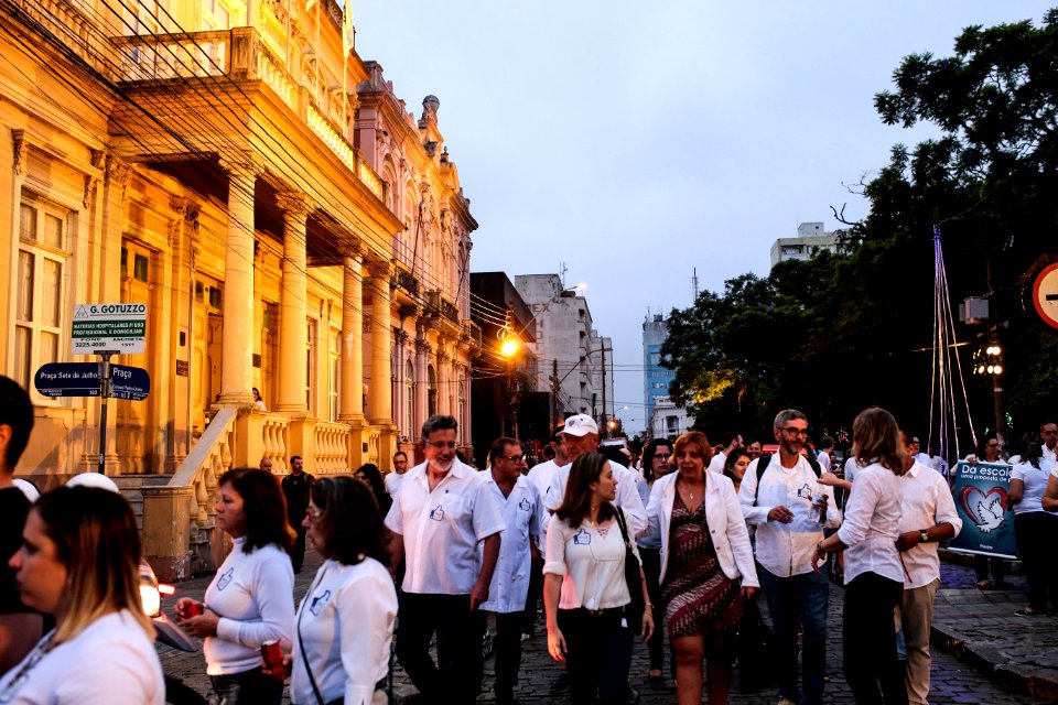 20.12.2017 - Prefeita Paula Mascarenhas e vice Idemar Barz na Noite da Paz - Caminhada Aliança Pelotas