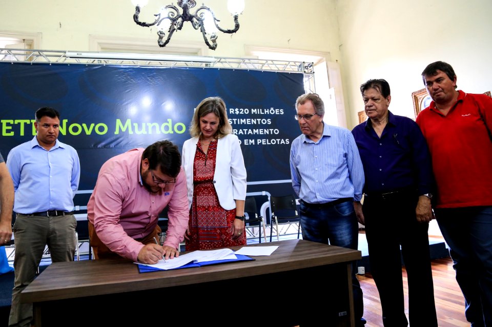 21.02.2018 - Assinatura do contrato e emissão da ordem de serviço da ETE Novo Mundo - Foto: Gustavo Vara