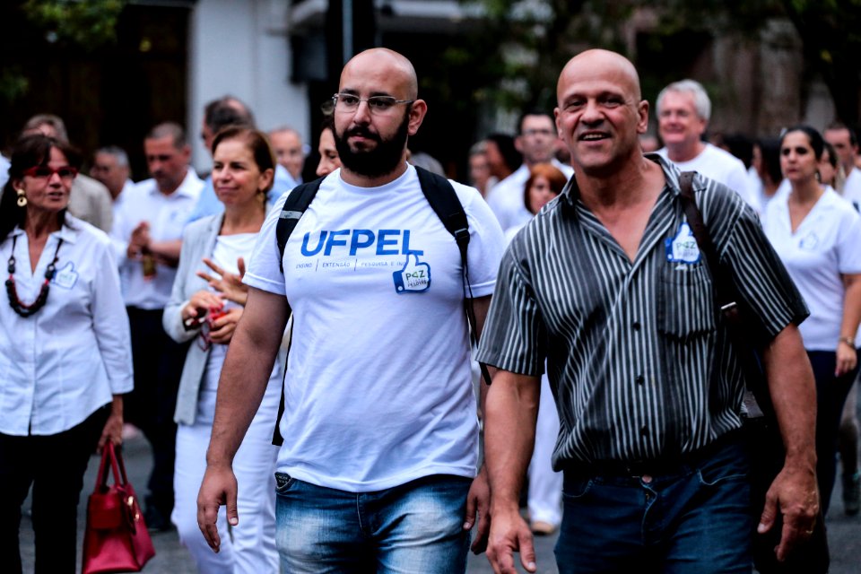 20.12.2017 - Prefeita Paula Mascarenhas e vice Idemar Barz na Noite da Paz - Caminhada Aliança Pelotas