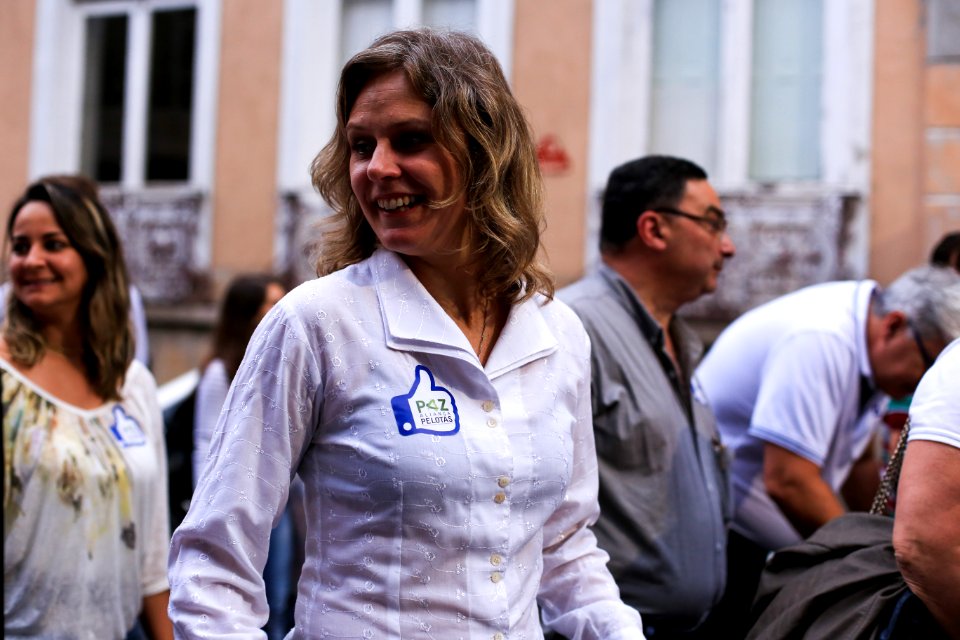 20.12.2017 - Prefeita Paula Mascarenhas e vice Idemar Barz na Noite da Paz - Caminhada Aliança Pelotas
