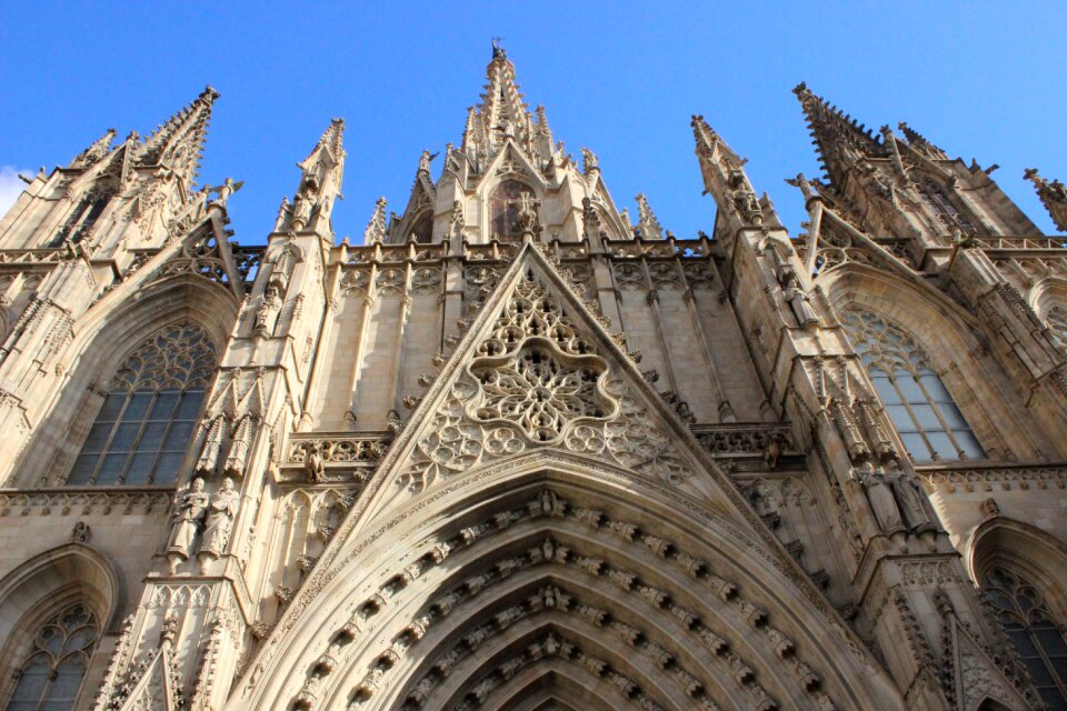 Travel cathedral building