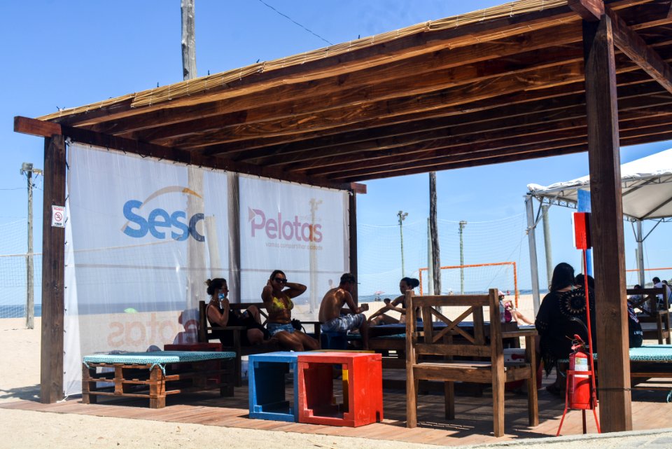 04.01.2018 - Atividades de verão na praia do Laranjal